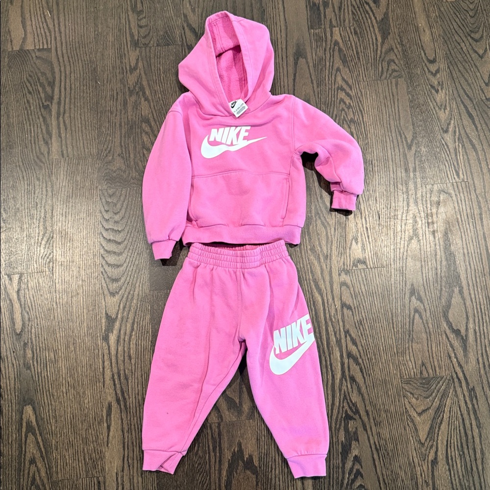 Nike Pink Tracksuit for Kids. Size 3T